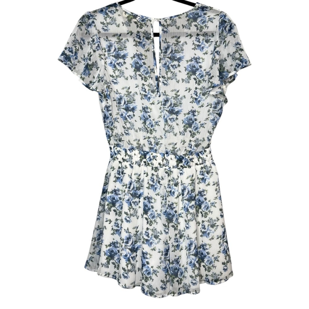 Altar’d State Women’s White Blue Floral V-Neck Romper Size Small - Picture 4 of 5
